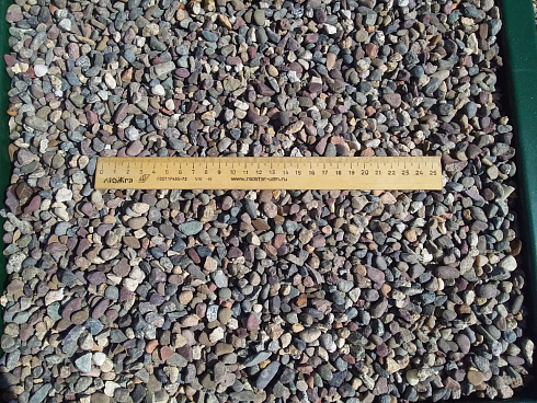 Kamenclub.ru: Галька речная окат цветная фр.5-10 мм. купить  в Коломне галька речная белый, серый, красноватый, синий, темно-серый речная окатанная галька декоративная 6800 руб/т   фото КАМЕНЬ КЛУБ