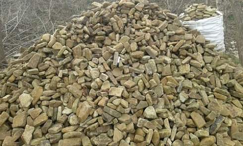 Kamenclub.ru: Песчаник для строительства и кладки блочный (фр 100-200 мм)  купить в Коломне песчаник бежевый серый рыжий валун мелкий для строительства песчаник 6500 руб/т   фото КАМЕНЬ КЛУБ