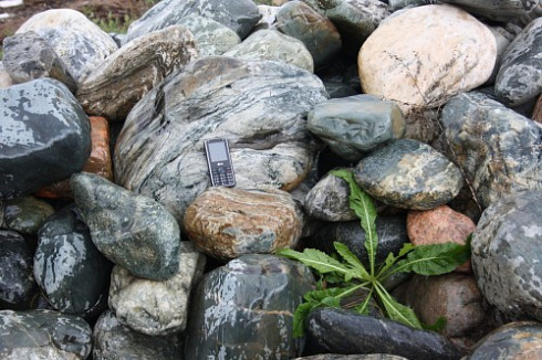 Kamenclub.ru: Ландшафтные валунчики фр.100-500 мм.  купить в Коломне крупный природный камень серый, темно-серый, светло-серый речной валун крупный 4800 руб/т   фото КАМЕНЬ КЛУБ