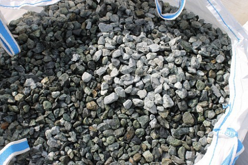 Kamenclub.ru: Щебень крошка зеленый (змеевик) фр. 20-40 мм.  купить в Коломне мрамор зеленый, салатовый ландшафтная мраморная крошка 8500 руб/т   фото КАМЕНЬ КЛУБ