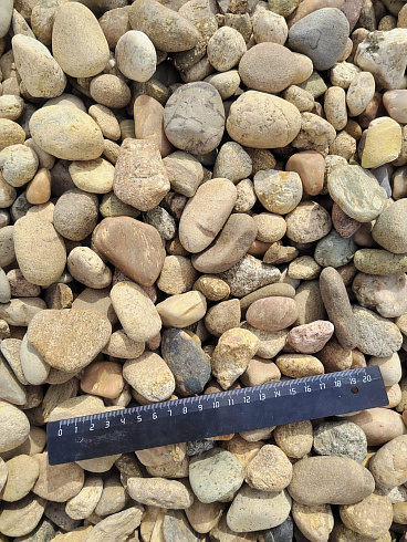 Kamenclub.ru: Галька речная окат рыжая фр. 20-40 мм. купить  в Коломне галька речная окатанная рыжая желтая серая округлая речная галька 5000 руб/т   фото КАМЕНЬ КЛУБ