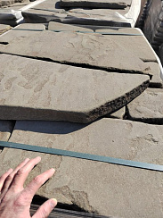 Kamenclub.ru: Песчаник пластушка галтованная серо-зеленая (3,0 см)  купить в Коломне песчаник серо-зеленый песчаник 18000 руб/м3   фото КАМЕНЬ КЛУБ