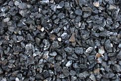 Kamenclub.ru: Щебень крошка черный (мрамор) фр. 3-5 мм.  купить в Коломне мрамор черный белый с прожилками щебень мраморный декоративный колотый 18000 руб/т   фото КАМЕНЬ КЛУБ