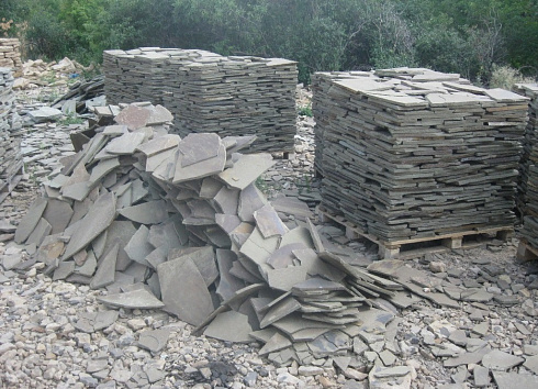 Kamenclub.ru: Песчаник пластушка серо-зеленый (1,5 см)  купить в Коломне плитняк - пластушка серо-зеленый, серый, зеленый пластушка рваная ландшафтная колотая 10200 руб/м3   фото КАМЕНЬ КЛУБ