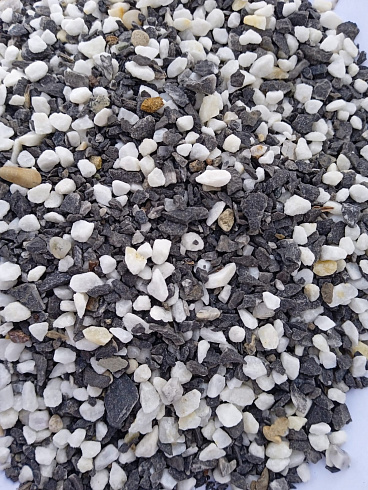 Kamenclub.ru: Мраморная крошка (щебень крошка микс : белый-черный-розовый) фр. 3-5 мм.  купить в Коломне мрамор белый, черный, розовый, разноцветный мраморная каменная крошка декорвтивная 12000 руб/т   фото КАМЕНЬ КЛУБ