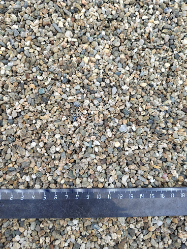 Kamenclub.ru: Галька речная окат (серая) фр.3-5 мм купить  в Коломне галька речная серая бежевый темно-серый окатанный речной камень округлый 9500 руб/т   фото КАМЕНЬ КЛУБ