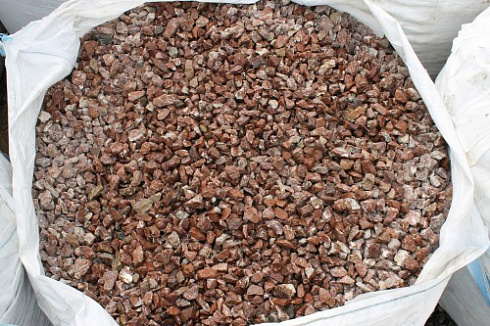 Kamenclub.ru: Мраморная крошка (щебень крошка розовый) фр. 20-40 мм.  купить в Коломне мрамор розовый, красный мраморная крошка декоративная 11000 руб/т   фото КАМЕНЬ КЛУБ