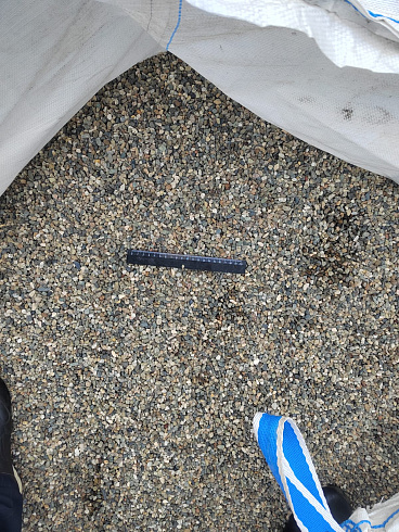 Kamenclub.ru: Галька речная окат (серая) фр.5-10 мм купить  в Коломне галька речная серая, серый, темно-серый, светло-серый, коричневый речная окатанная галька декоративная ландшатфная 5000 руб/т   фото КАМЕНЬ КЛУБ