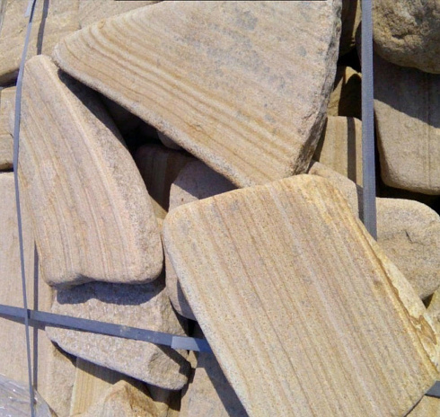 Kamenclub.ru: Песчаник пластушка галтованный желтый с рисунком (3 см)  купить в Коломне плитняк - пластушка желтый песчаник 21000 руб/м3   фото КАМЕНЬ КЛУБ