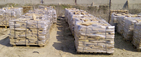 Kamenclub.ru: Песчаник пластушка галтованный желтый с рисунком (3 см)  купить в Коломне плитняк - пластушка желтый песчаник 21000 руб/м3   фото КАМЕНЬ КЛУБ