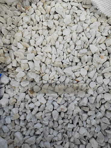 Kamenclub.ru: Мраморная крошка, щебень, цвет-белый, фр. 10-20 мм.  купить в Коломне мрамор белый, молочный айвори каменная ландшафтная декоративная крошка шебня 12000 руб/т   фото КАМЕНЬ КЛУБ