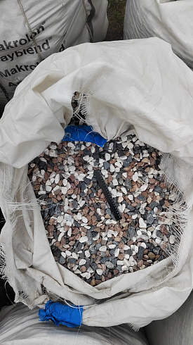 Kamenclub.ru: Мраморная крошка (щебень галтованный микс:белый-зеленый-розовый) фр.20-40 мм.  купить в Коломне мрамор белый, зеленый, розовый мрамор декоративный (галтовка) 15500 руб/т   фото КАМЕНЬ КЛУБ