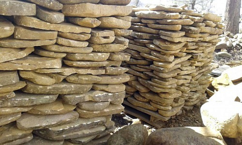 Kamenclub.ru: Песчаник колотый для облицовки (фр. 2-3 см)  купить в Коломне песчаник бежевый серый рыжий песчаник строительный 5000 руб/т   фото КАМЕНЬ КЛУБ