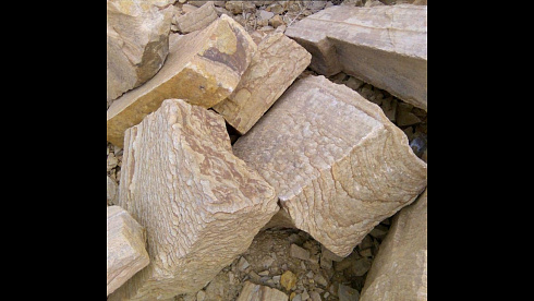 Kamenclub.ru: Песчаник пластушка желтый с рисунком (4-6 см)  купить в Коломне плитняк пластушка желтый с рисунком песчаник 9 000 руб/м3   фото КАМЕНЬ КЛУБ