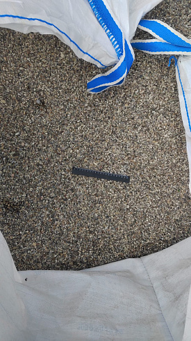 Kamenclub.ru: Галька речная окат (серая) фр.3-5 мм купить  в Коломне галька речная серая бежевый темно-серый окатанный речной камень округлый 9500 руб/т   фото КАМЕНЬ КЛУБ