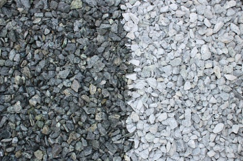 Kamenclub.ru: Щебень крошка зеленый (змеевик) фр. 10-20 мм.  купить в Коломне змеевик зеленый, салатовый декоративная ландшафтная каменная крошка щебня 7 200 руб/т   фото КАМЕНЬ КЛУБ