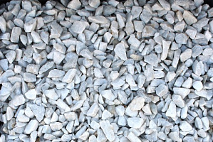Kamenclub.ru: Мраморная крошка, щебень, цвет-белый, фр. 3-5 мм.  купить в Коломне мрамор белый молочный бежевый мрамор колотый 11500 руб/т   фото КАМЕНЬ КЛУБ