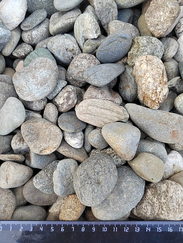 Kamenclub.ru: Галька речная окат (пестрая) фр. 20-40 мм. купить  в Коломне галька речная пестрая, серая, серые оттенки галька речная окатанная округлая 5000 руб/т   фото КАМЕНЬ КЛУБ