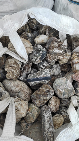 Kamenclub.ru: Кварцевый валунчик фр.100-300 мм.  купить в Коломне кварц белый, бежевый молочный рыжий крупный природный камень галечник 7850 руб/т   фото КАМЕНЬ КЛУБ