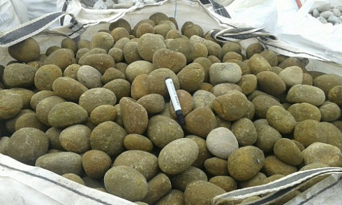 Kamenclub.ru: Песчаник ядра, фр. 100-300 мм  купить в Коломне песчаник бежевый серый рыжий речная галька 5 000 руб/т   фото КАМЕНЬ КЛУБ