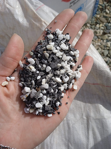 Kamenclub.ru: Мраморная крошка (щебень крошка микс: белый-зеленый-розовый) фр. 3-5 мм.  купить в Коломне мрамор белый, зеленый, розовый мраморная декоративная крошка каменная 12000 руб/т   фото КАМЕНЬ КЛУБ