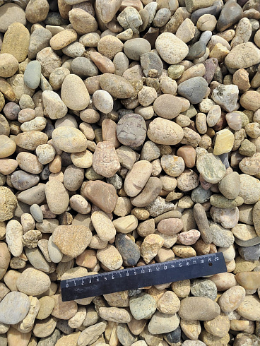 Kamenclub.ru: Галька речная окат рыжая фр. 20-40 мм. купить  в Коломне галька речная окатанная рыжая желтая серая округлая речная галька 5000 руб/т   фото КАМЕНЬ КЛУБ