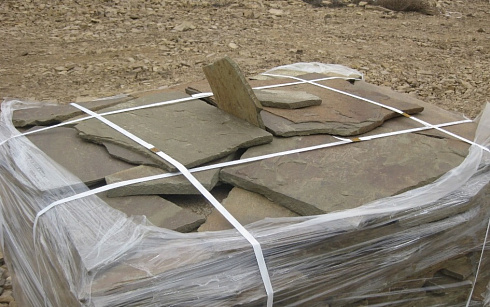 Kamenclub.ru: Песчаник пластушка серо-зеленый (1,5 см)  купить в Коломне плитняк - пластушка серо-зеленый, серый, зеленый пластушка рваная ландшафтная колотая 10200 руб/м3   фото КАМЕНЬ КЛУБ