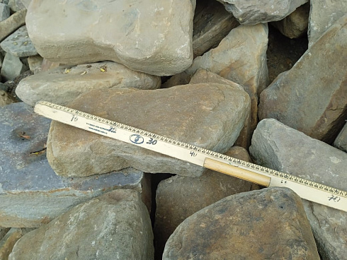 Kamenclub.ru: Песчаник для мощения дорожек, площадок, парковок ( фр 5-10 см)  купить в Коломне песчаник  серый желтый коричневый рыжий песчаник оголтованный окатанный 6500 руб/т   фото КАМЕНЬ КЛУБ