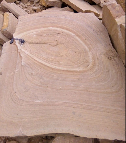 Kamenclub.ru: Форматный камень (плаха) пошаговая дорожка от 70-150 см (4 -12 см)  купить в Коломне плитняк  форматный плаха желтый песчаник 9 000 руб/т   фото КАМЕНЬ КЛУБ