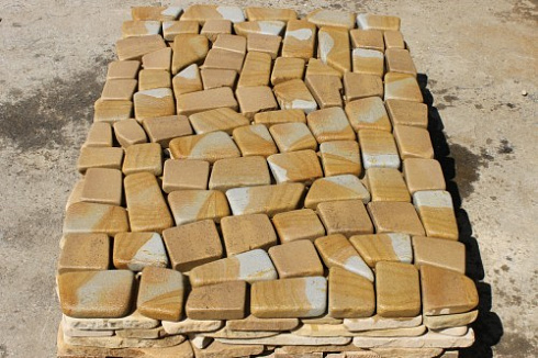 Kamenclub.ru: Песчаник брусчатка (Готика) art PSG-L-01  купить в Коломне    2300 руб/кв.м   фото КАМЕНЬ КЛУБ