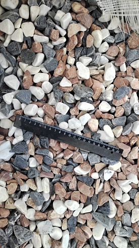 Kamenclub.ru: Мраморная крошка (щебень галтованный микс:белый-зеленый-розовый) фр.20-40 мм.  купить в Коломне мрамор белый, зеленый, розовый мрамор декоративный (галтовка) 15500 руб/т   фото КАМЕНЬ КЛУБ