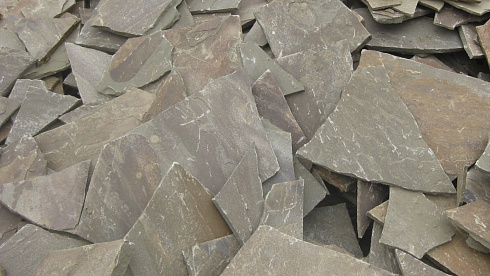 Kamenclub.ru: Песчаник пластушка серо-зеленый (1,5 см)  купить в Коломне плитняк - пластушка серо-зеленый, серый, зеленый пластушка рваная ландшафтная колотая 10200 руб/м3   фото КАМЕНЬ КЛУБ