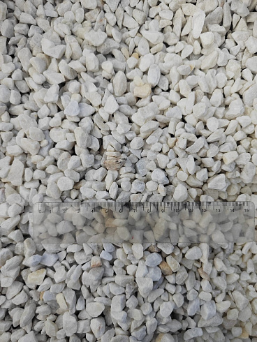Kamenclub.ru: Мраморная крошка, щебень, цвет-белый, фр. 5-10 мм.  купить в Коломне мрамор белый, айвори, молочный мраморная каменная крошка ландшафтная 12000 руб/т   фото КАМЕНЬ КЛУБ
