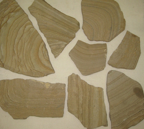 Kamenclub.ru: Песчаник пластушка желтый с разводом под дерево (2 см)  купить в Коломне плитняк желтый с разводами, желтый, рыжий, серый песчаник пластушка рваная ландшафтная 11 000 руб/м3   фото КАМЕНЬ КЛУБ