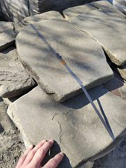 Kamenclub.ru: Песчаник пластушка светло-серый (4,0 - 6,0 см)  купить в Коломне плитняк - пластушка светло-серый песчаник 12600 руб/м3   фото КАМЕНЬ КЛУБ