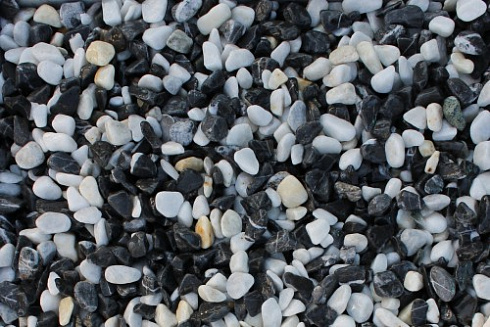 Kamenclub.ru: Мраморная крошка (щебень галтованный микс:: серый-зеленый-розовый) фр.10-20 мм.  купить в Коломне мрамор серый, зеленый, розовый щебень окатанный округлый декоративный ландшафтный 15500 руб/т   фото КАМЕНЬ КЛУБ