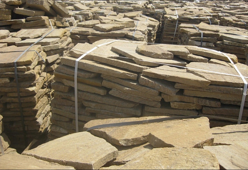 Kamenclub.ru: Песчаник пластушка желтый с рисунком (3 см)  купить в Коломне песчаник желтый с рисунком, рыжий, желтый песчаник пластушка ландшафтная рваная 8 500 руб/м3   фото КАМЕНЬ КЛУБ