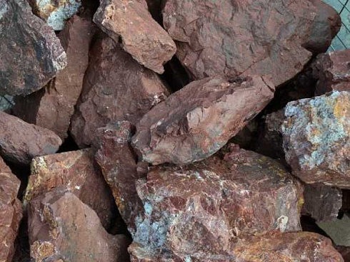 Kamenclub.ru: Щебень крошка красный (ЯШМА) фр. 5-10 мм.  купить в Коломне крошка каменная яшмы красный, бордовый, темно-красный декоративная крошка ландшафтная каменная яшмоидная 8500 руб/т   фото КАМЕНЬ КЛУБ