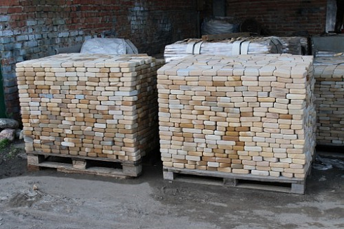 Kamenclub.ru: Песчаник брусчатка (Готика) art PSG-L-01  купить в Коломне    2300 руб/кв.м   фото КАМЕНЬ КЛУБ