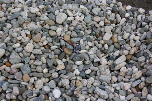 Kamenclub.ru: Галька речная окат (ассорти) фр. 50-100 мм. купить  в Коломне галька природная округлая серая белая черная серая коричневая синяя галька речная окатанная округлая 6200 руб/т   фото КАМЕНЬ КЛУБ