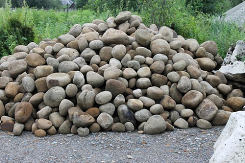 Kamenclub.ru: Песчаник ядра, фр. 100-300 мм  купить в Коломне песчаник бежевый серый рыжий речная галька 5 000 руб/т   фото КАМЕНЬ КЛУБ