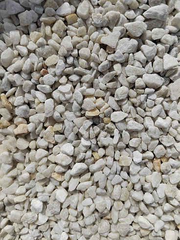 Kamenclub.ru: Мраморная крошка, щебень, цвет-белый, фр. 5-10 мм.  купить в Коломне мрамор белый, айвори, молочный мраморная каменная крошка ландшафтная 12000 руб/т   фото КАМЕНЬ КЛУБ