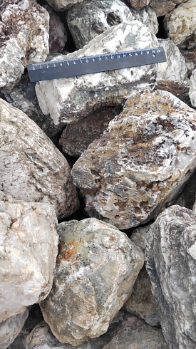 Kamenclub.ru: Кварцевый валунчик фр.100-300 мм.  купить в Коломне кварц белый, бежевый молочный рыжий крупный природный камень галечник 7850 руб/т   фото КАМЕНЬ КЛУБ