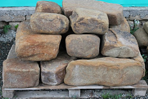 Kamenclub.ru: Песчаник для строительства и кладки (фр. 200-400 мм)  купить в Коломне песчаник бежевый серый рыжий желтый блоки для строительства из песчаника 6500 руб/т   фото КАМЕНЬ КЛУБ