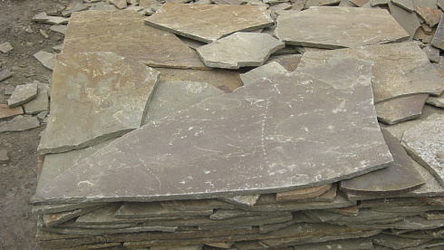 Kamenclub.ru: Песчаник пластушка серо-зеленый (4,0 см- 5,0 см)  купить в Коломне песчаник серо-зеленый, серый, зеленый песчаник рваный ландшафтный колотый 9000 руб/м3   фото КАМЕНЬ КЛУБ