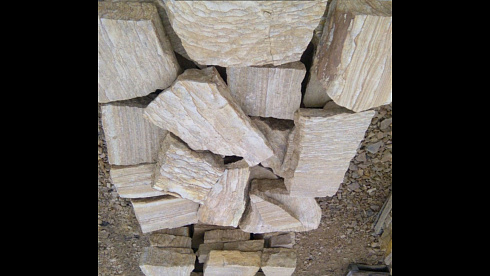 Kamenclub.ru: Песчаник пластушка желтый с рисунком (4-6 см)  купить в Коломне плитняк пластушка желтый с рисунком песчаник 9 000 руб/м3   фото КАМЕНЬ КЛУБ