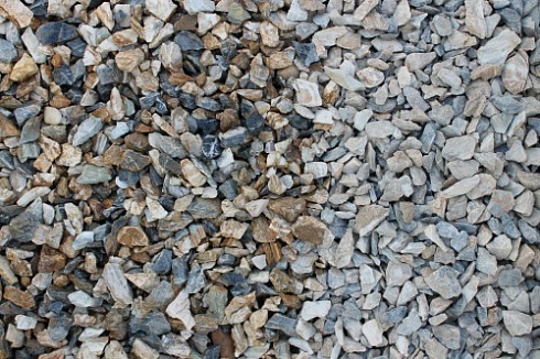 Kamenclub.ru: Мраморная крошка (щебень крошка медовый), фр. 10-20 мм.  купить в Коломне песчаник бежевый, серый каменная ландшафтная крошка  12000 руб/т   фото КАМЕНЬ КЛУБ