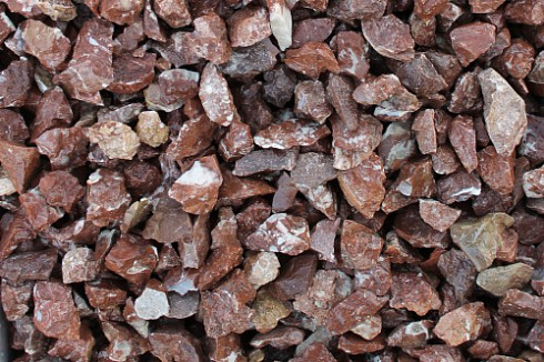 Kamenclub.ru: Мраморная крошка (щебень крошка розовый) фр. 3-5 мм.  купить в Коломне мрамор розовый, красный декоративная ландшафтная мраморная крошка 11500 руб/т   фото КАМЕНЬ КЛУБ