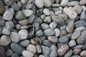 Kamenclub.ru: Галька речная окат (ассорти) фр. 50-100 мм. купить  в Коломне галька природная округлая серая белая черная серая коричневая синяя галька речная окатанная округлая 6200 руб/т   фото КАМЕНЬ КЛУБ