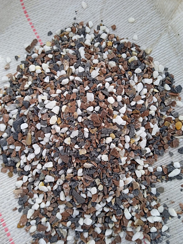 Kamenclub.ru: Мраморная крошка (щебень крошка микс: белый-зеленый-розовый) фр. 3-5 мм.  купить в Коломне мрамор белый, зеленый, розовый мраморная декоративная крошка каменная 12000 руб/т   фото КАМЕНЬ КЛУБ